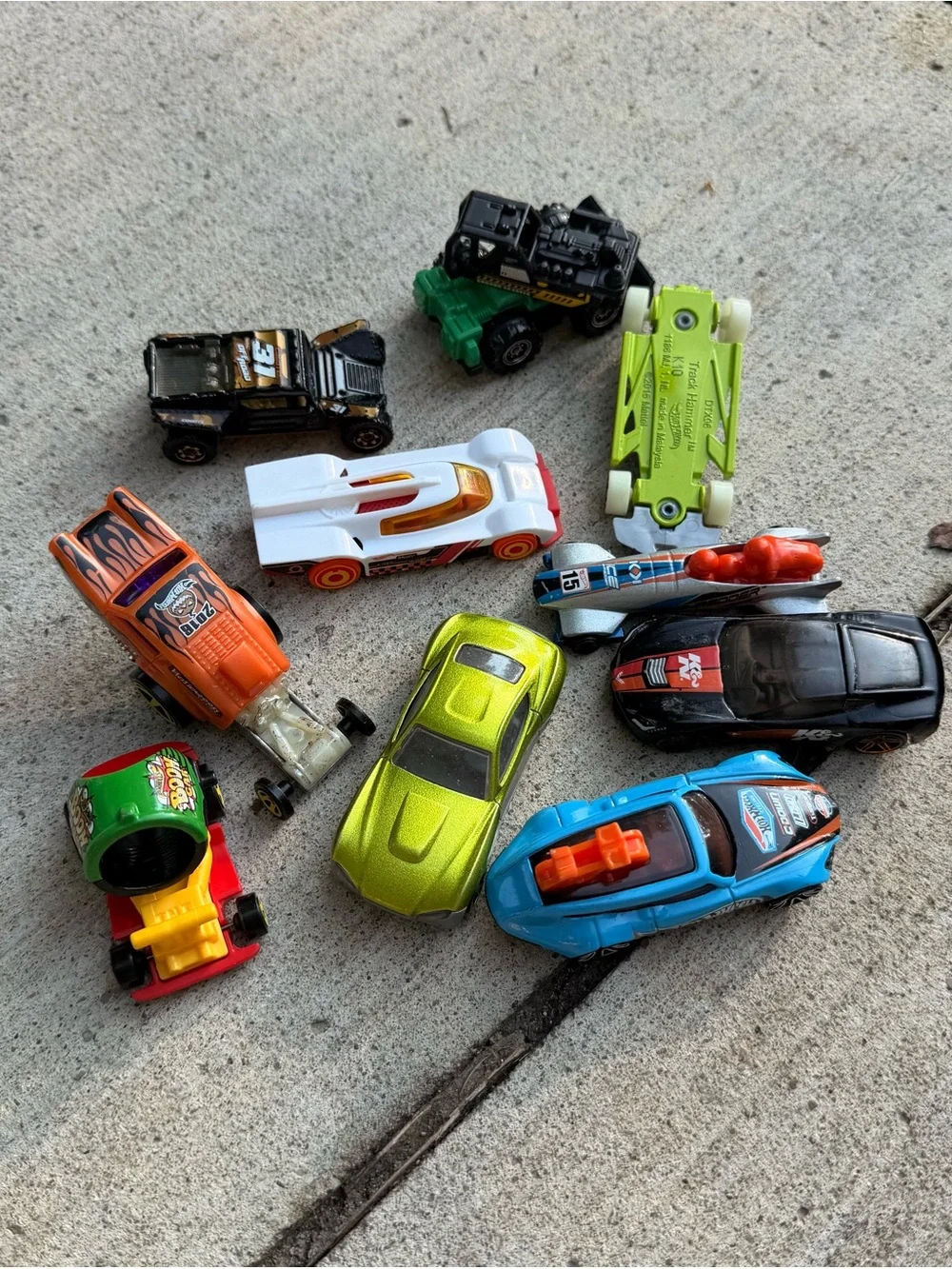 118pc Hot Wheels Diecast Toy Car Lot Loose Cars Mixed Vehicles Collectible Bulk